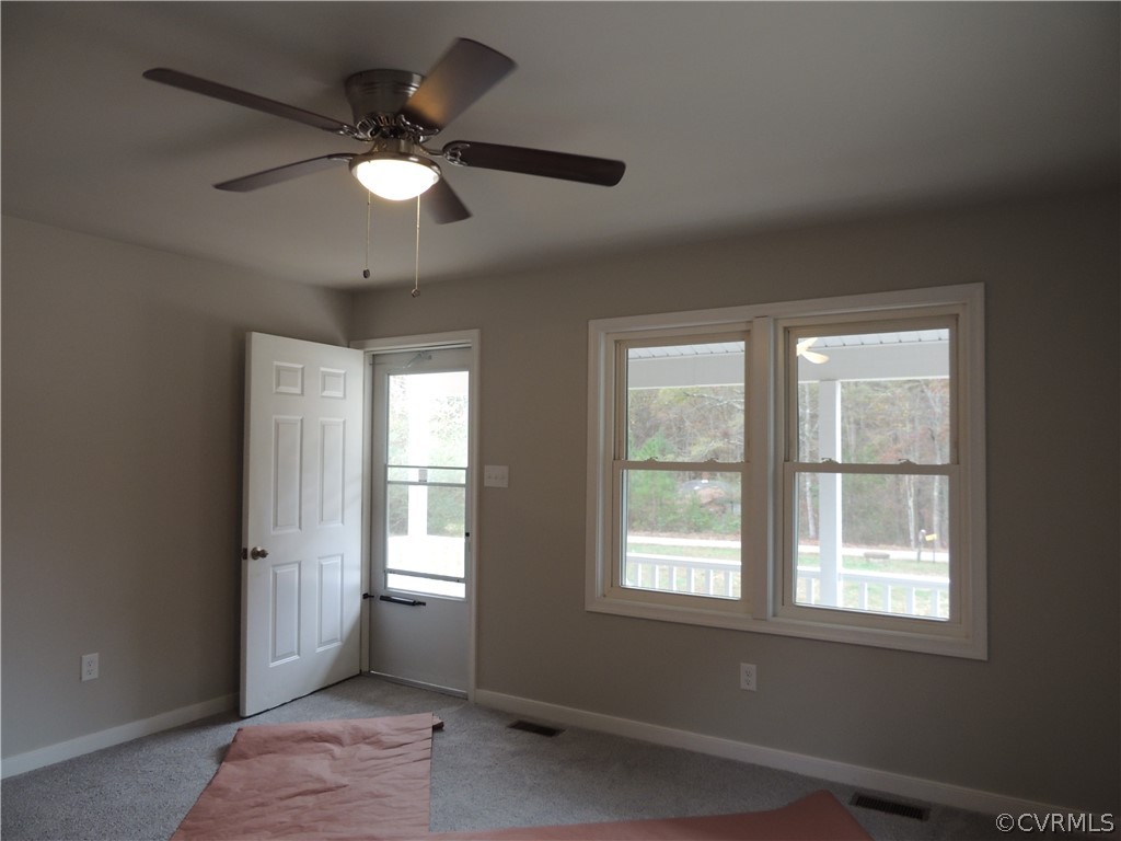 10516 White Oak Road Ford, VA 23850 - Photo 4 of 19 LIVING ROOM