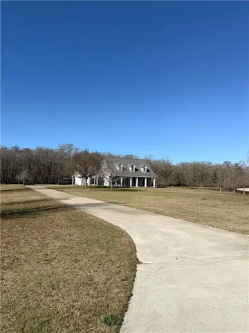 $445,000 | 303 Cypress Hills Drive, Bunkie, LA 71322