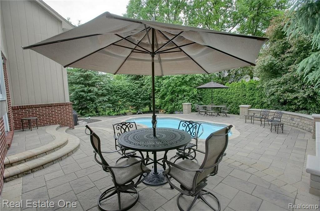 2054 Baron Rochester Hills, MI 48307 - Photo 7 of 32
