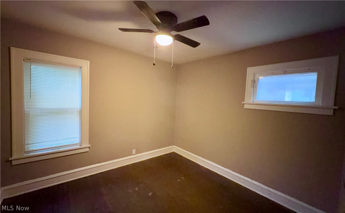 949 Helmsdale Road Cleveland Heights, OH 44112 - Photo 15 of 29