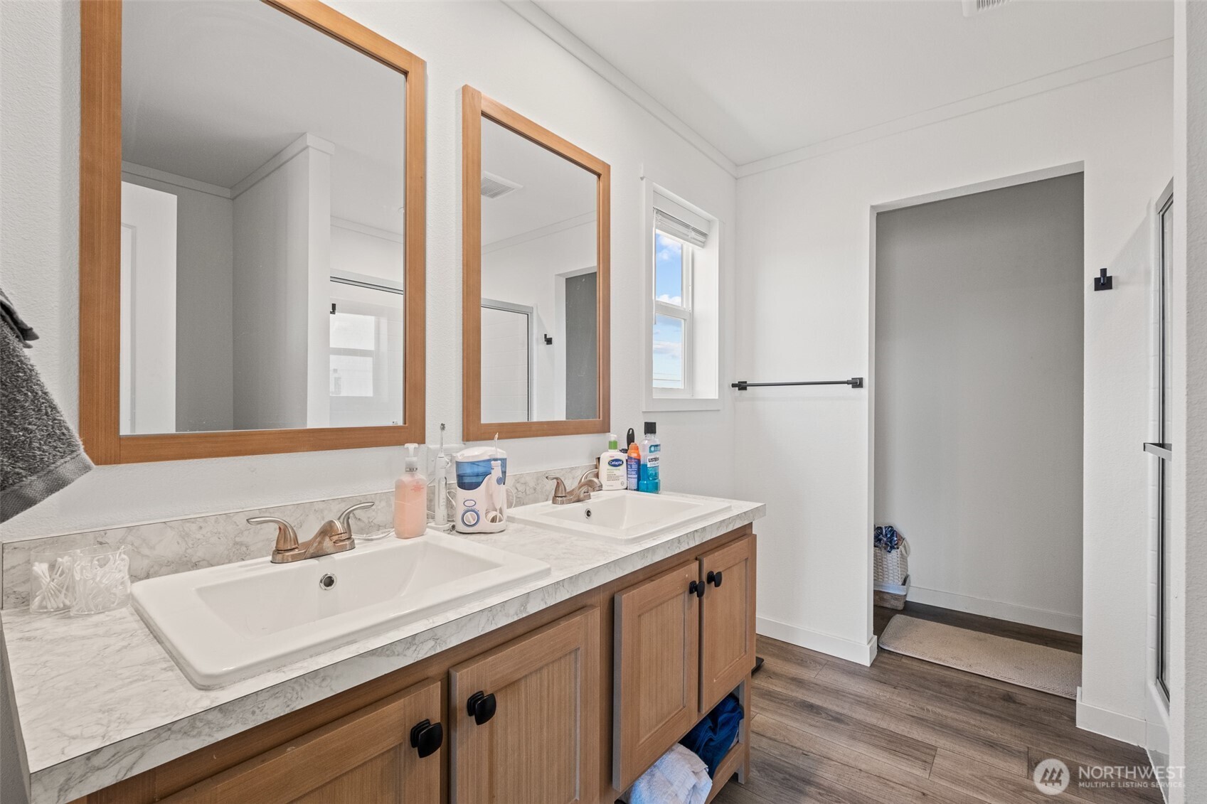 910 Canyon Trail Ephrata, WA 98823 - Photo 15 of 30 a bathroom with a sink and a mirror