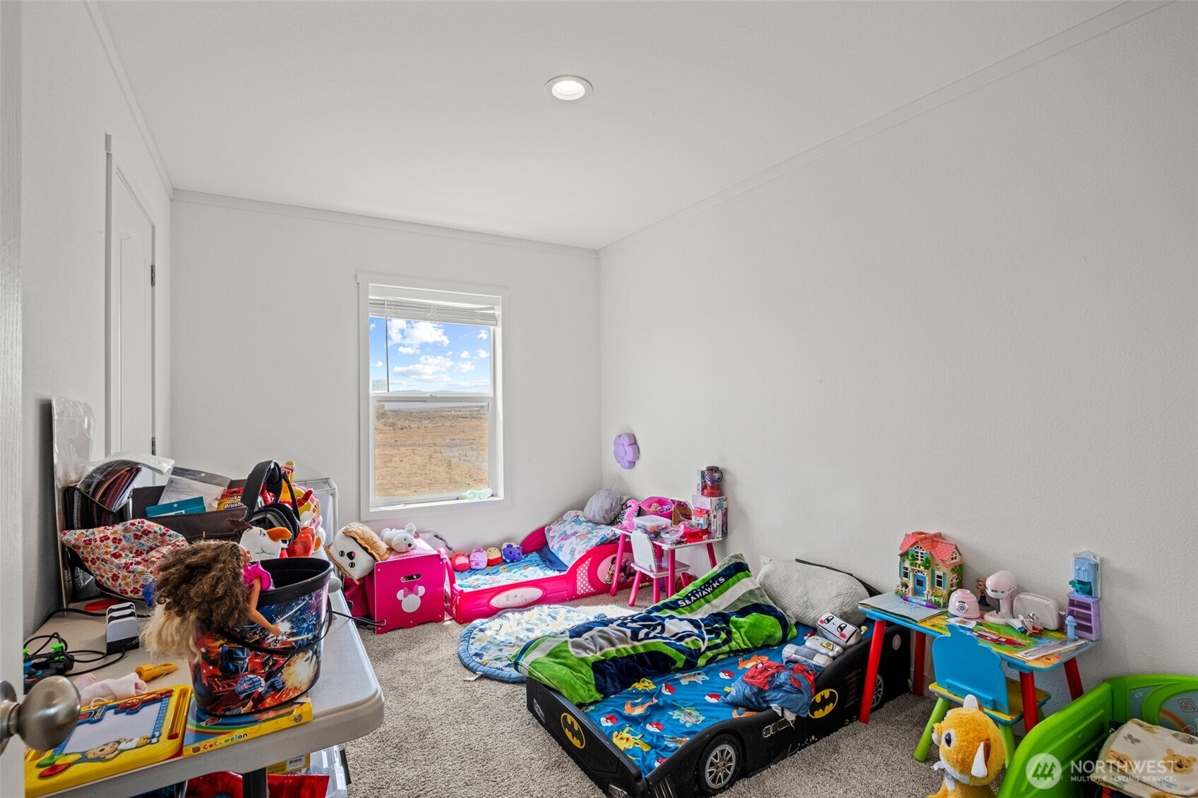 910 Canyon Trail Ephrata, WA 98823 - Photo 16 of 30 a bedroom with toys and a couch