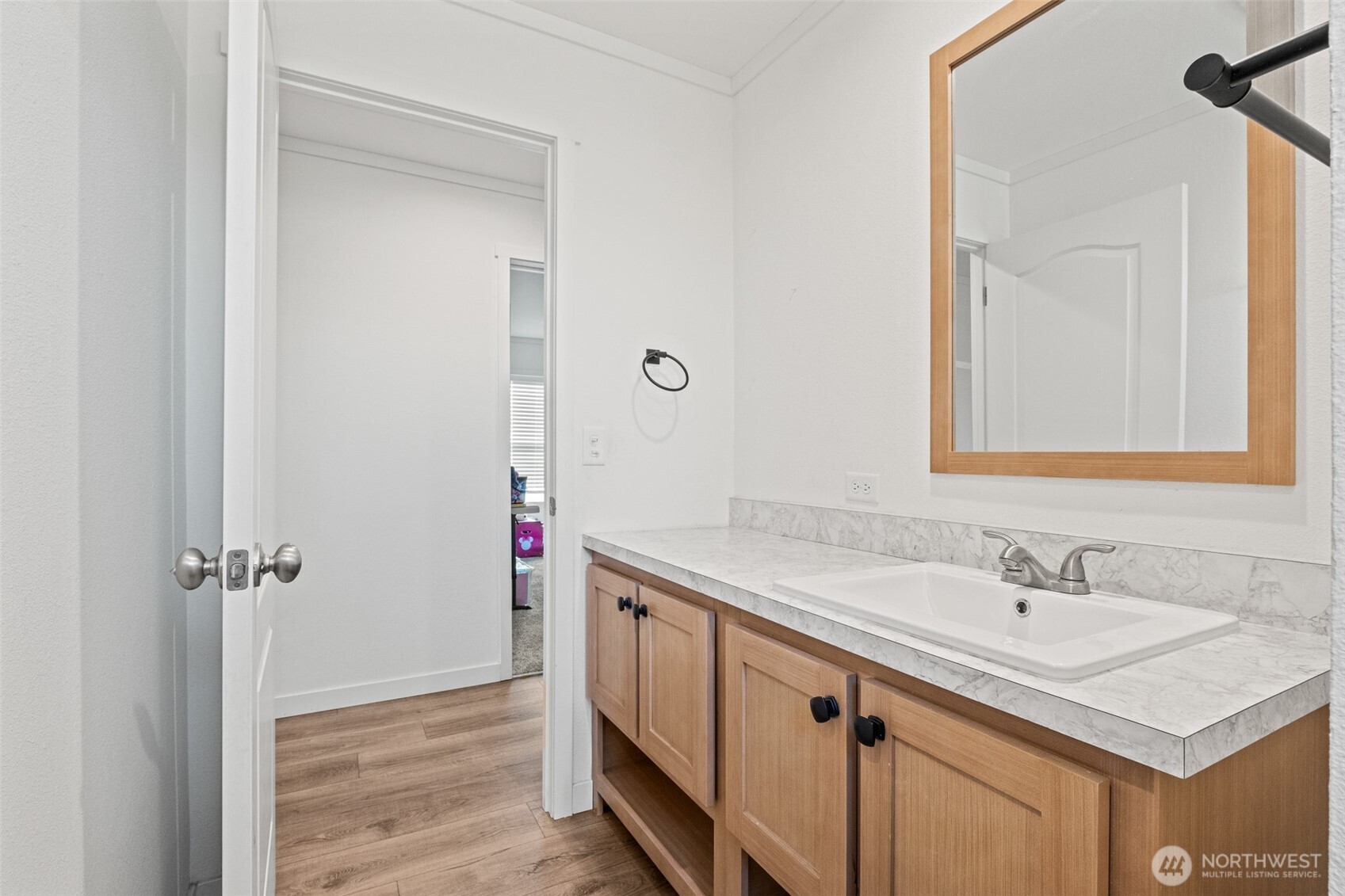 910 Canyon Trail Ephrata, WA 98823 - Photo 22 of 30 a spacious bathroom with a sink and a mirror