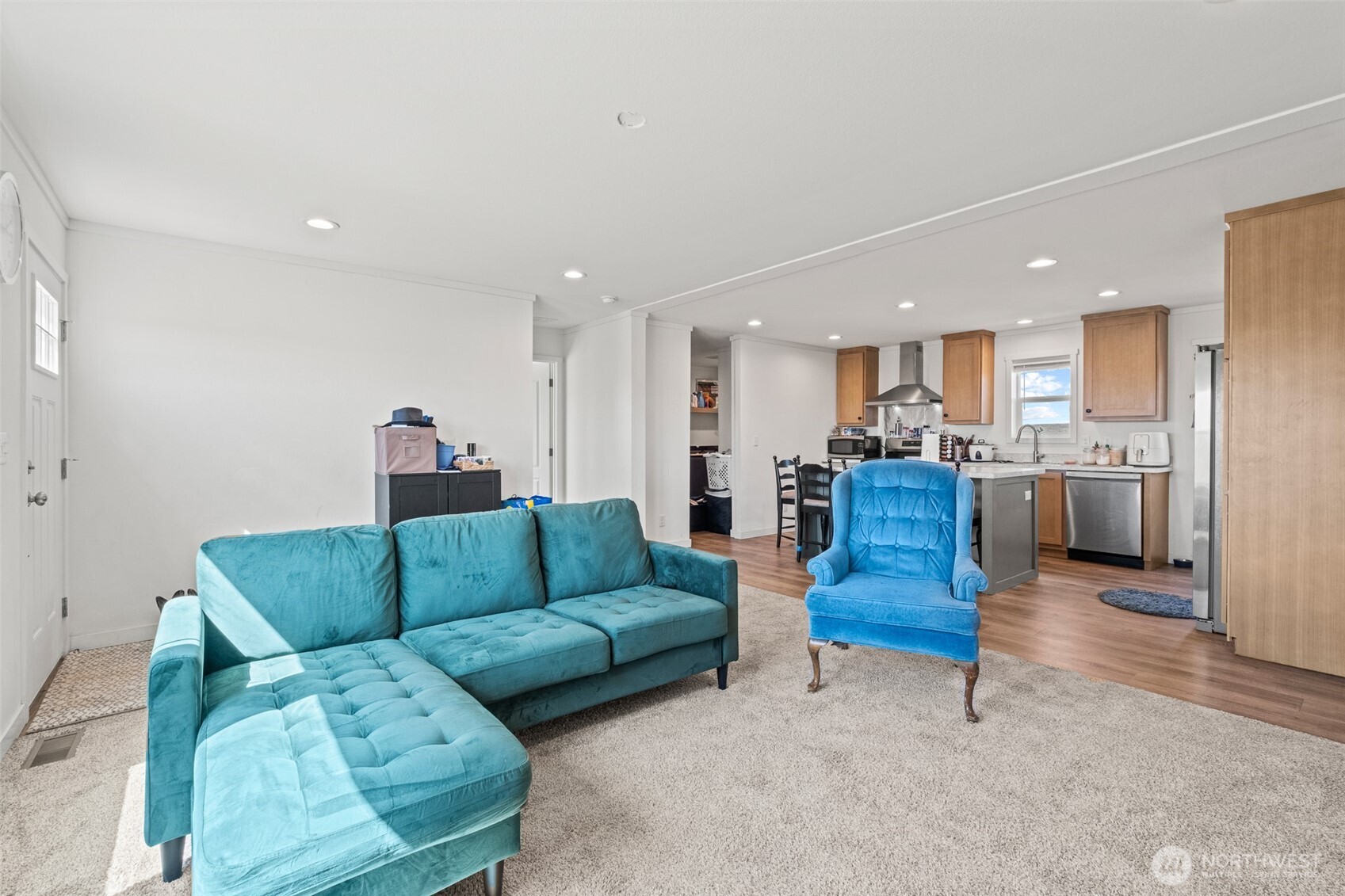 910 Canyon Trail Ephrata, WA 98823 - Photo 8 of 30 a living room with furniture and kitchen view