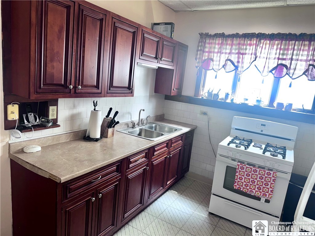 213 King Street Dunkirk, NY 14048 - Photo 10 of 29