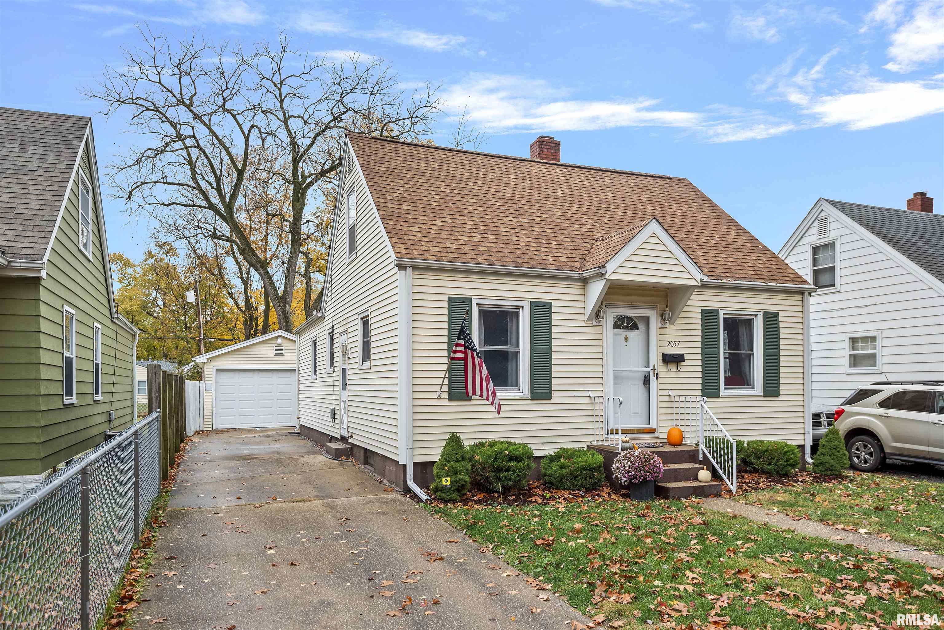 2057 North 22nd Street Springfield, IL 62702 - Photo 3 of 26