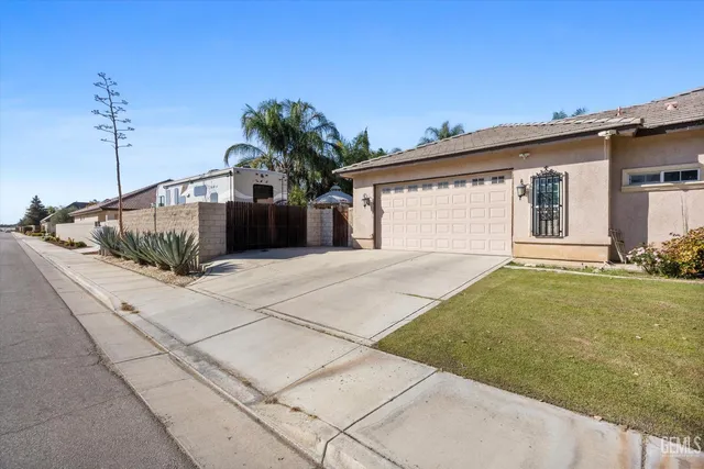 a view of a house with a outdoor space
