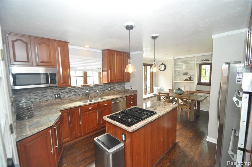 1540 Oxford Road Grosse Pointe Woods, MI 48236 - Photo 7 of 32