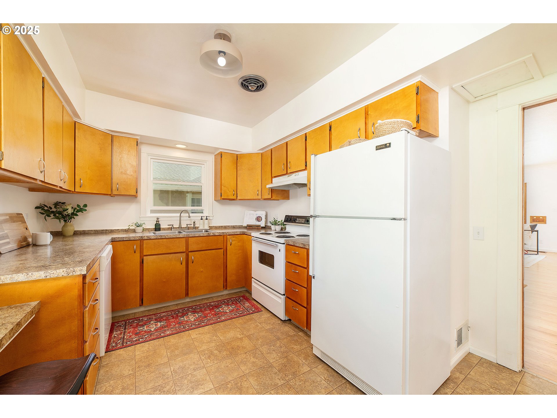 602 Northeast 71st Avenue Portland, OR 97213 - Photo 10 of 29