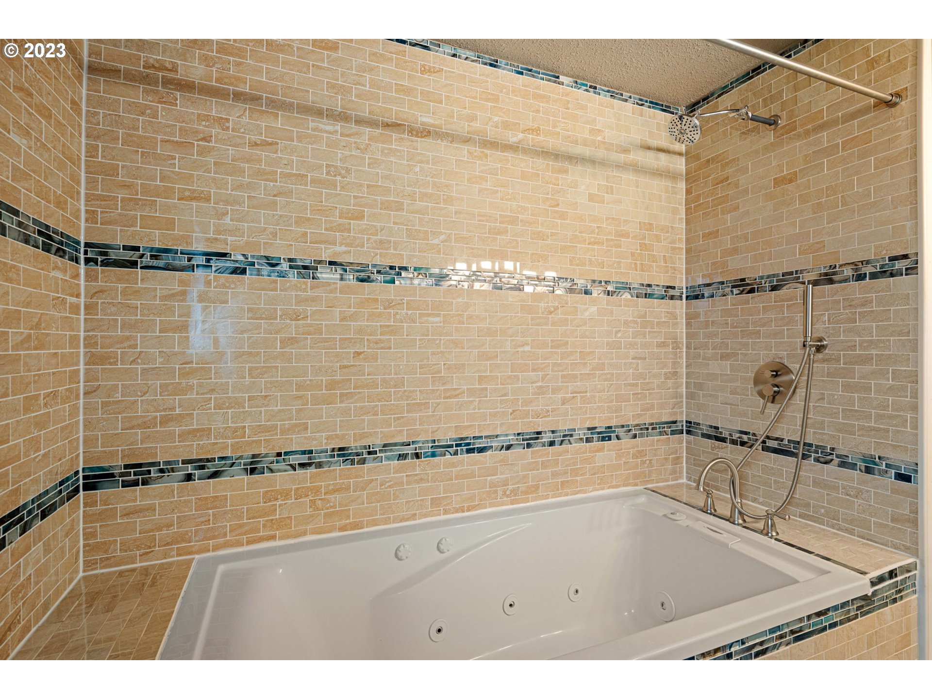 1833 North 12th Street Springfield, OR 97477 - Photo 14 of 37 a bathroom with a shower and a sink