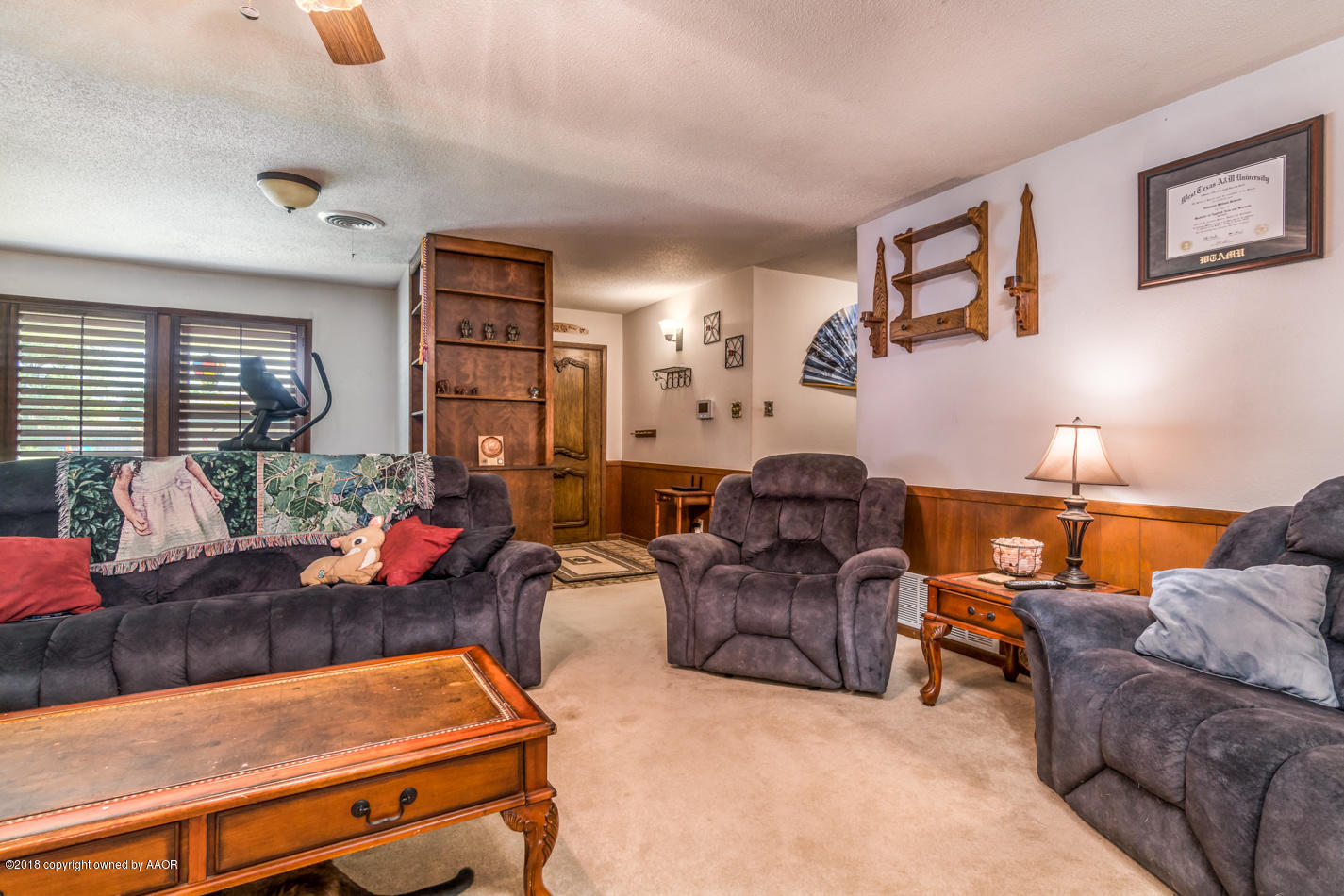 4807 Gary Lane Amarillo, TX 79110 - Photo 4 of 20 Living Room View 2
