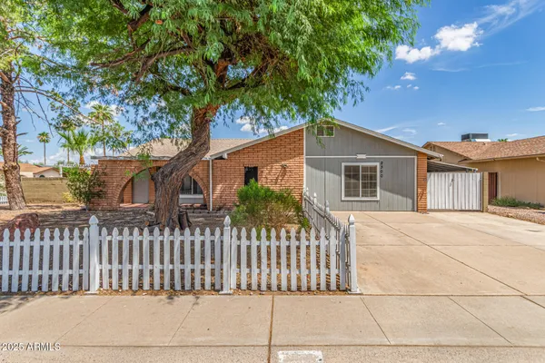 $520,000 | 2300 East Concorda Drive, Tempe, AZ 85282