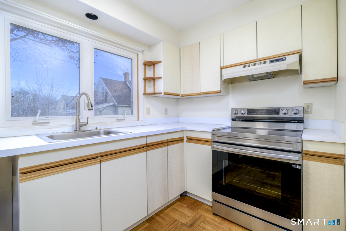 115 Flax Hill Road, Unit 10 Norwalk, CT 06854 - Photo 4 of 21