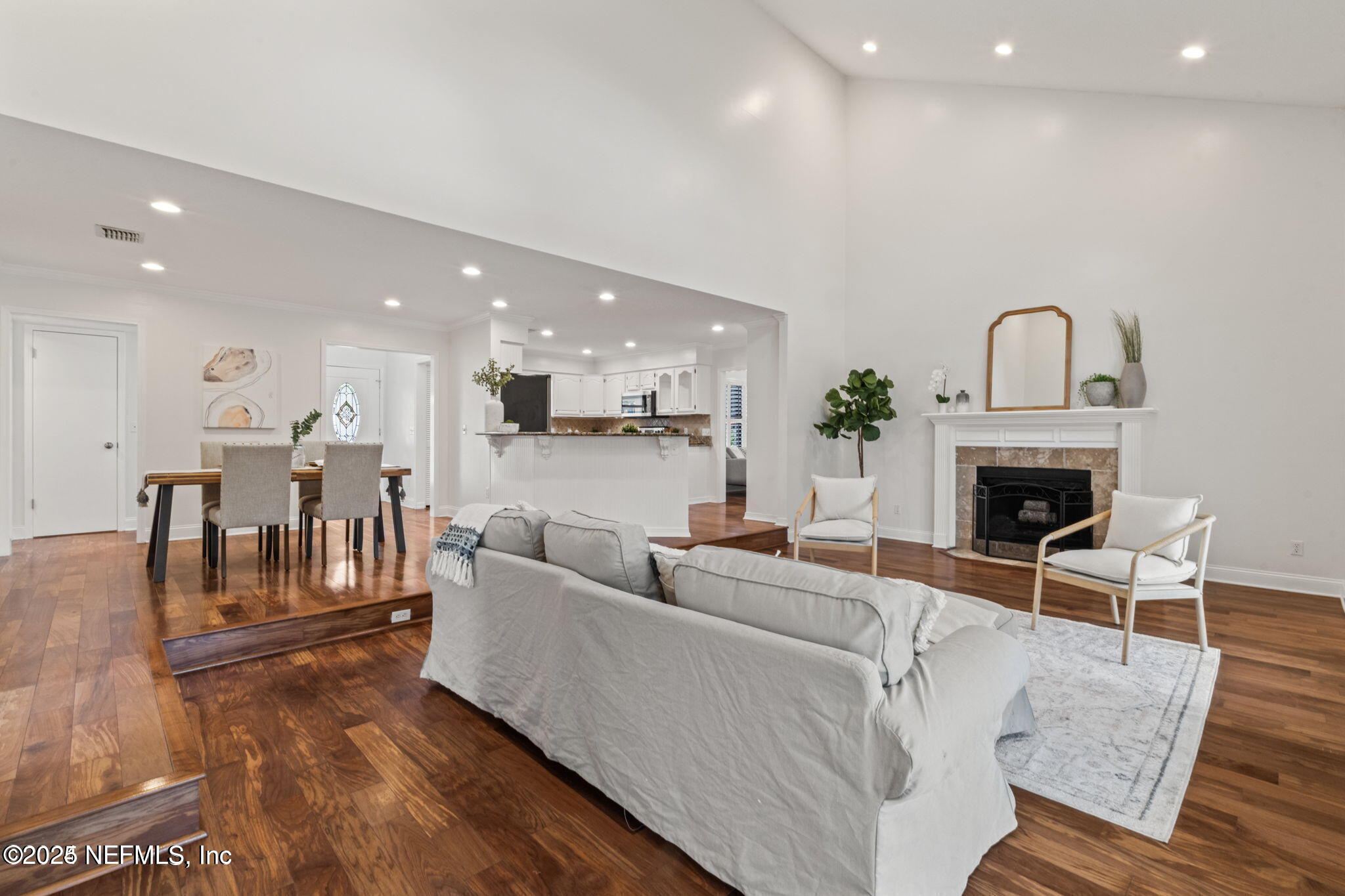 43 Jackson Avenue Ponte Vedra Beach, FL 32082 - Photo 3 of 26 Dining and living area