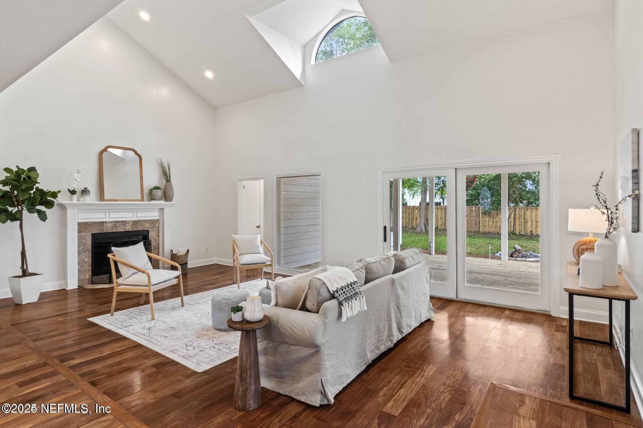 43 Jackson Avenue Ponte Vedra Beach, FL 32082 - Photo 4 of 26 Living area