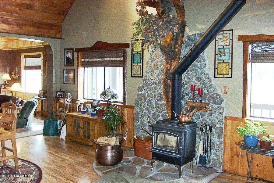 4169 South Bar Diamond Ranch Road Williams, AZ 86046 - Photo 2 of 41 Living Room