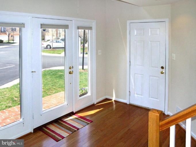 11479 Waterhaven Court Reston, VA 20190 - Photo 6 of 30 Entrance / Foyer