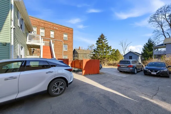 $2,500 | 7 Orchard Street, Unit 1, Newton, MA 02458