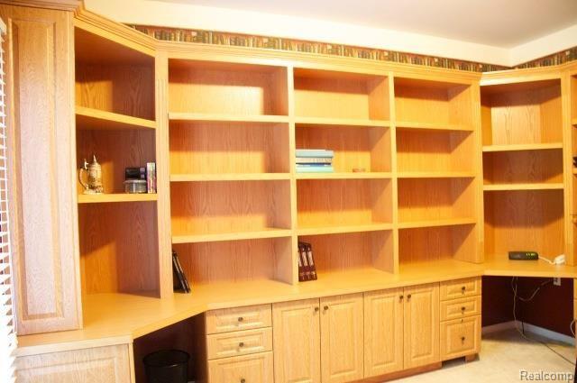 1370 Tulberry Court Rochester, MI 48306 - Photo 11 of 24 Library