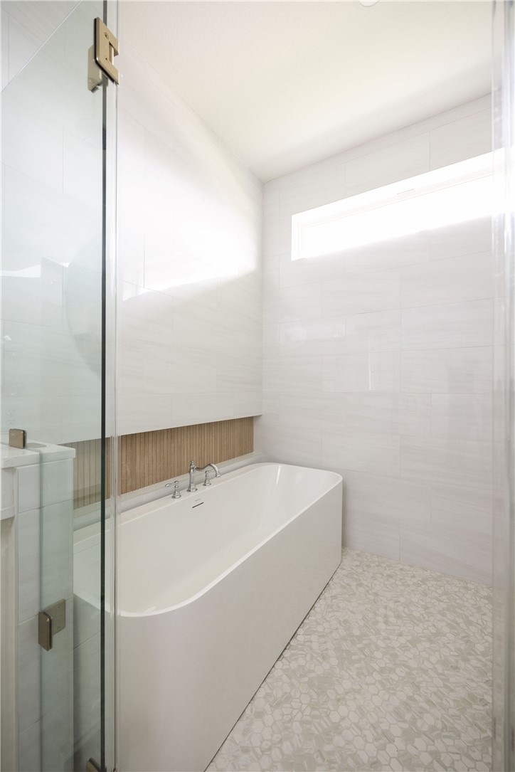 6697 Ridgeview Estates Lane Bryan, TX 77808 - Photo 21 of 31 a bathroom with a bathtub and shower