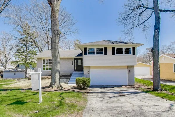 $690,000 | 123 South Kainer Avenue, Barrington, IL 60010