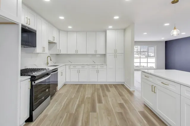 $730,000 | 123 South Kainer Avenue, Barrington, IL 60010