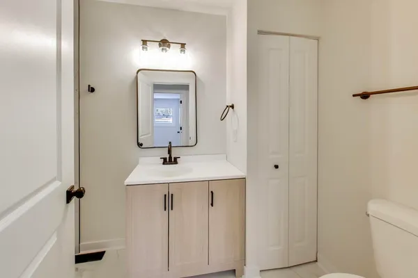 $690,000 | 123 South Kainer Avenue, Barrington, IL 60010