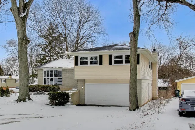 $730,000 | 123 South Kainer Avenue, Barrington, IL 60010
