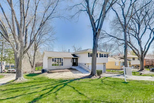 $690,000 | 123 South Kainer Avenue, Barrington, IL 60010