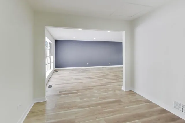 $730,000 | 123 South Kainer Avenue, Barrington, IL 60010