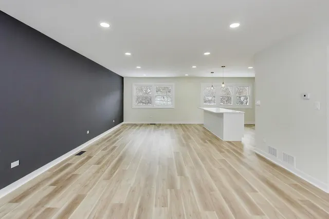 $730,000 | 123 South Kainer Avenue, Barrington, IL 60010