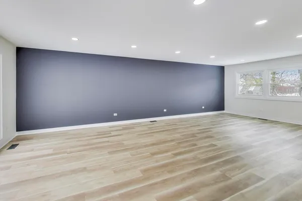 $690,000 | 123 South Kainer Avenue, Barrington, IL 60010