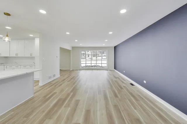 $730,000 | 123 South Kainer Avenue, Barrington, IL 60010