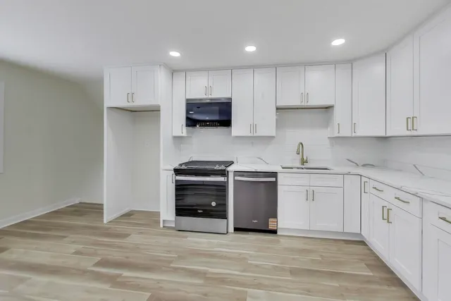 $730,000 | 123 South Kainer Avenue, Barrington, IL 60010