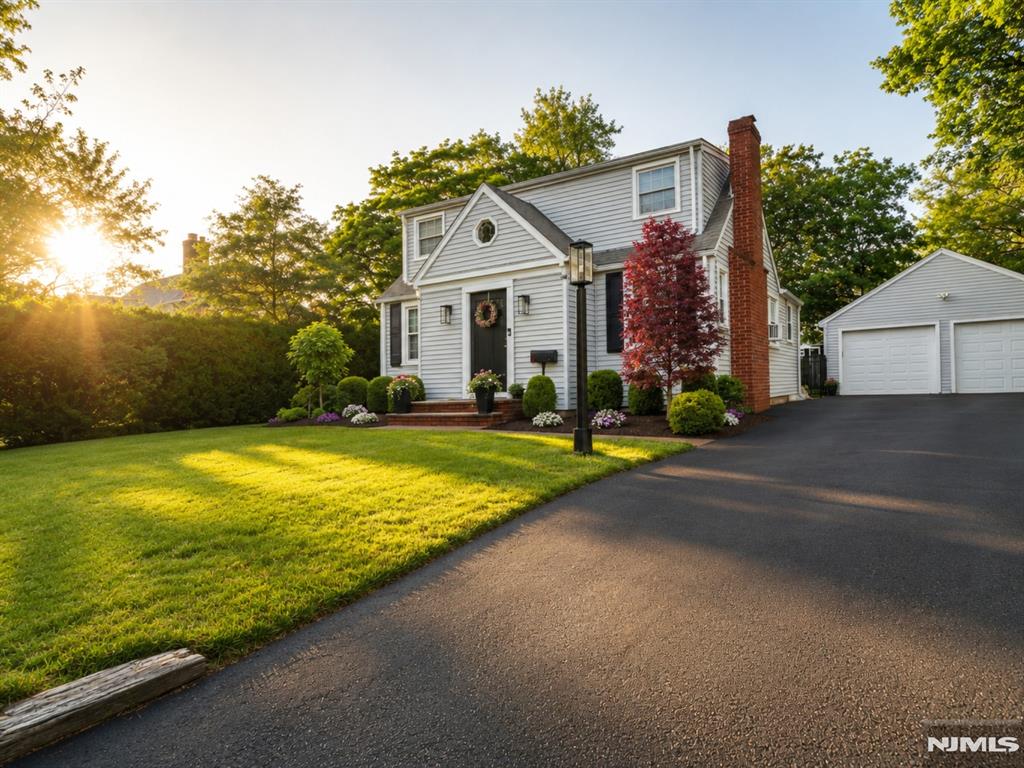 19 Long Avenue Mahwah, NJ 07430 - Photo 2 of 36