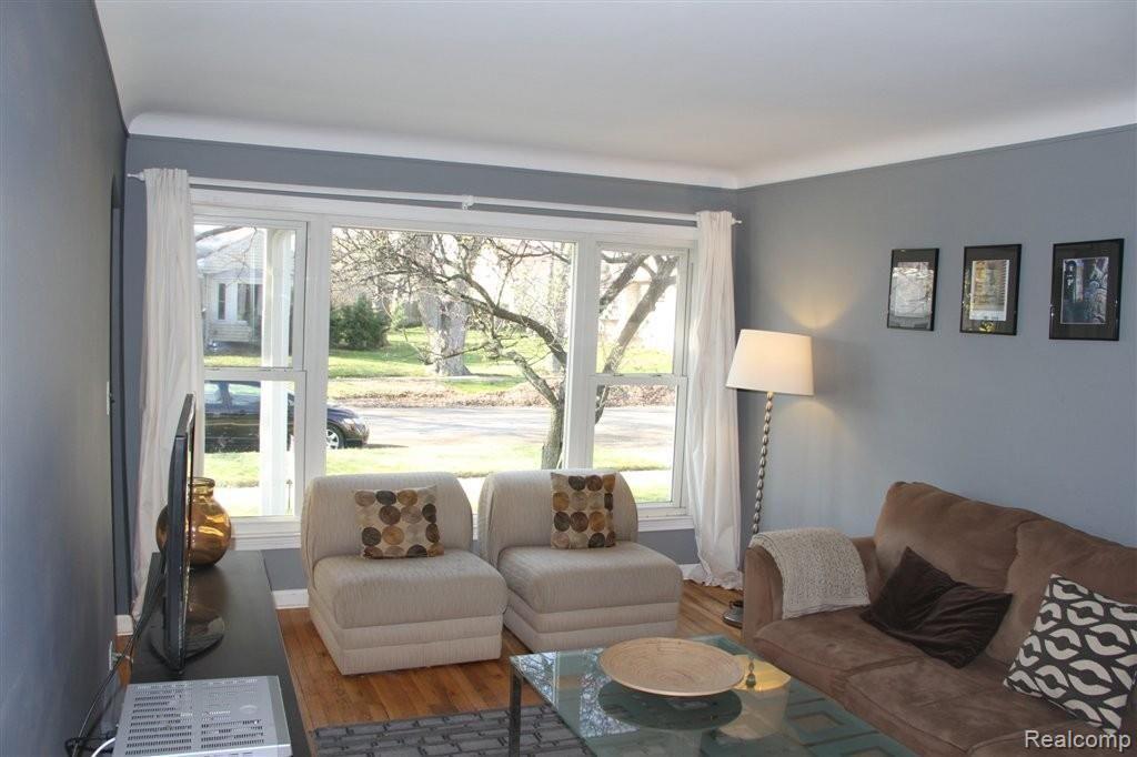 2784 Kenmore Road Berkley, MI 48072 - Photo 8 of 25 IMG_4495.JPG