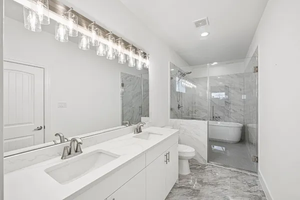 $2,500 | 4512 Noble Street, Houston, TX 77020
