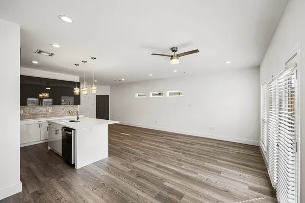 $2,500 | 4512 Noble Street, Houston, TX 77020
