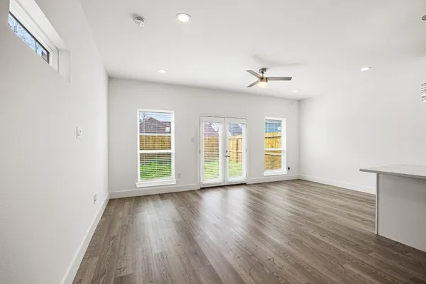 $2,500 | 4512 Noble Street, Houston, TX 77020