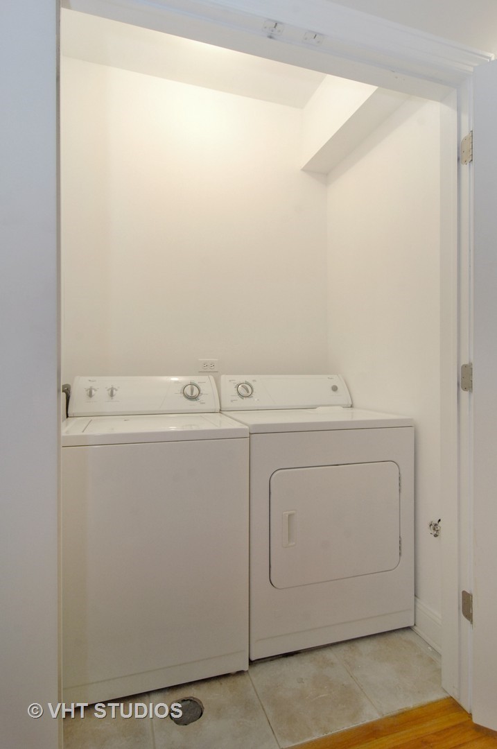 31 East 26th Street, Unit 3 Chicago, IL 60616 - Photo 9 of 10 a utility room with dryer and washer