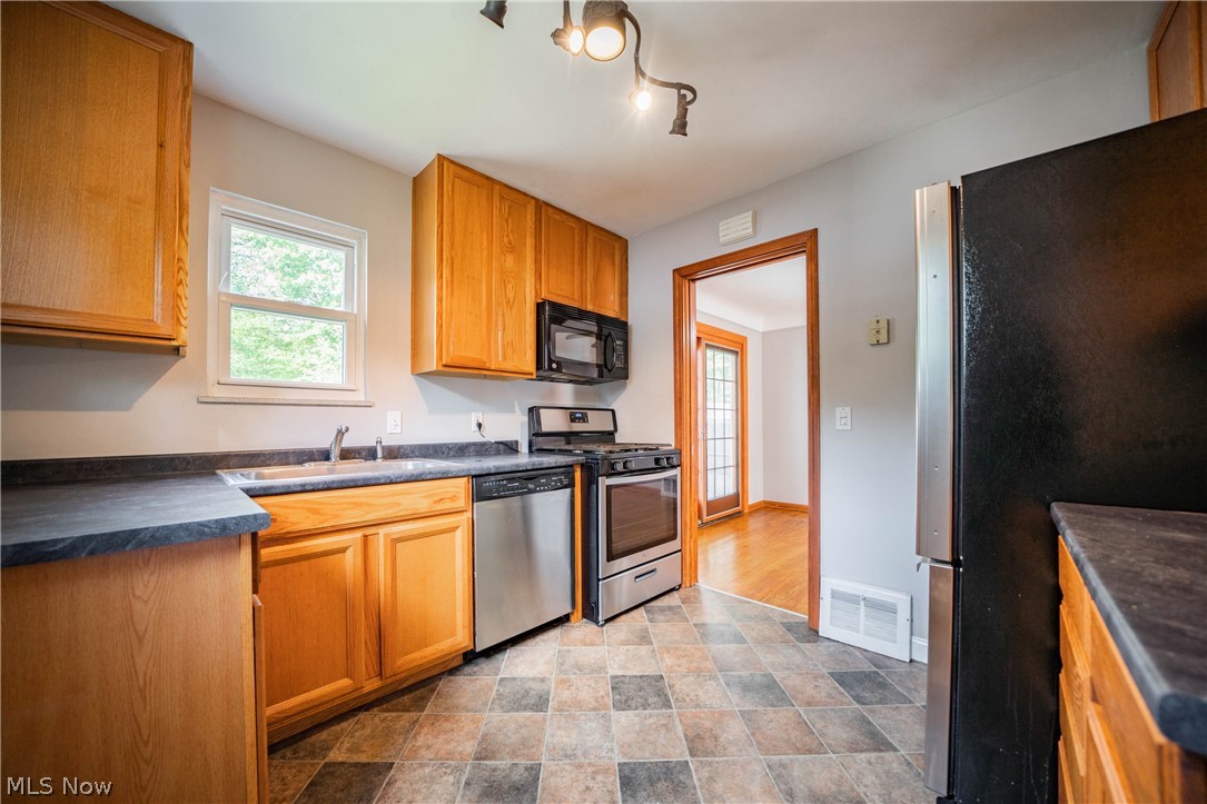 3774 Walter Road North Olmsted, OH 44070 - Photo 10 of 35 Gallery Image 10
