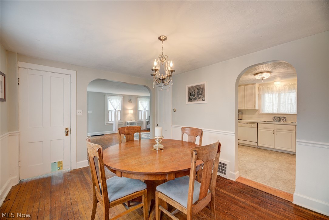 135 Solon Road Chagrin Falls, OH 44022 - Photo 4 of 33 Gallery Image 4