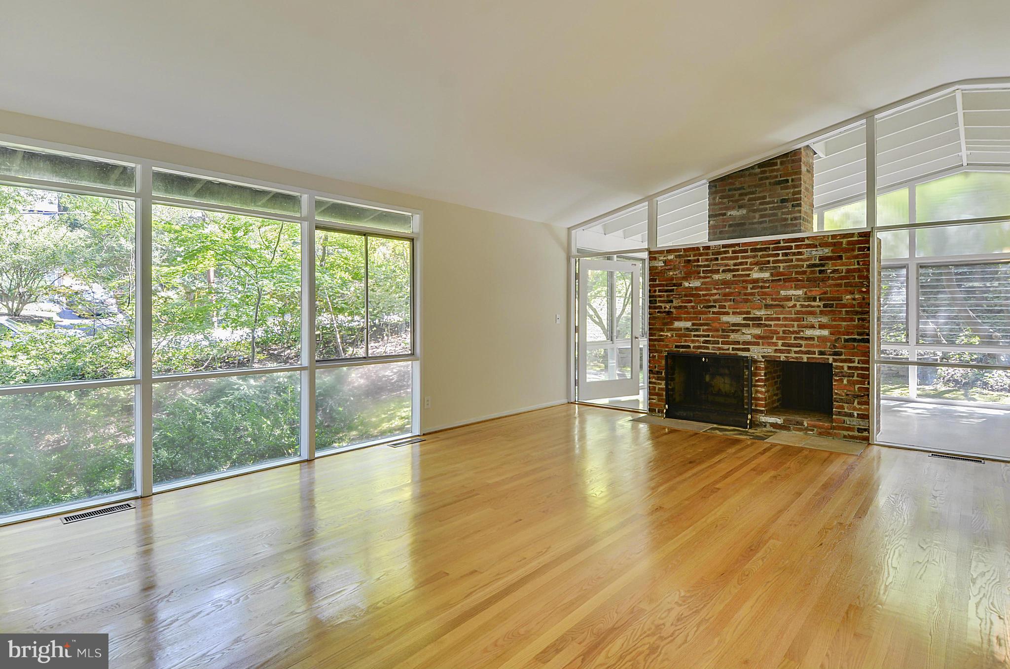 6115 Wiscasset Road Bethesda, MD 20816 - Photo 5 of 30 Living Room
