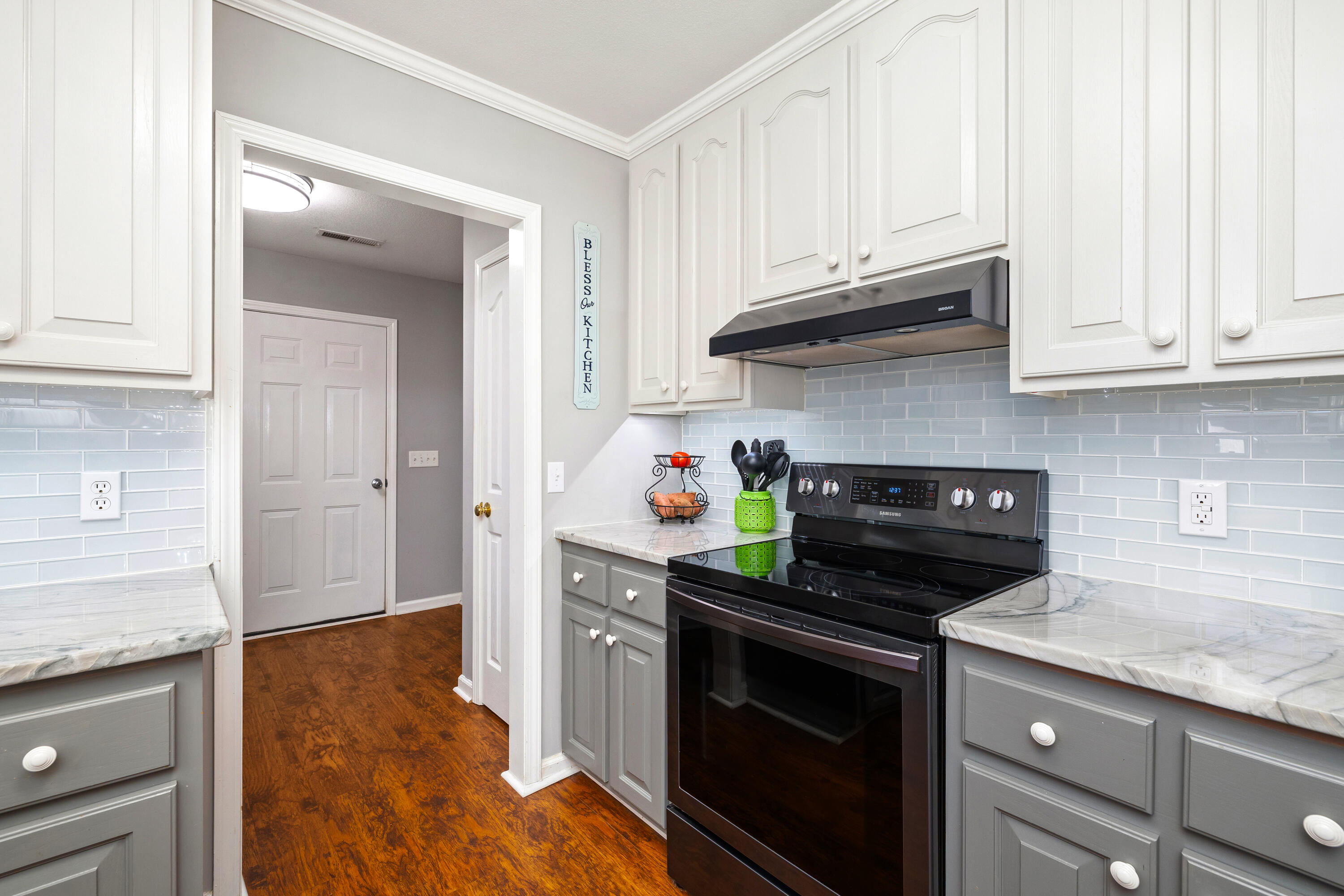 1026 Radius Street Manning, SC 29102 - Photo 22 of 53 TILE BACKSPLASH
