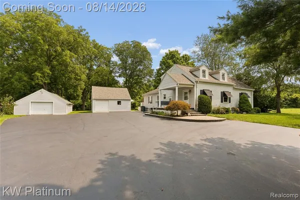 $399,900 | 44156 Elizabeth Road, Clinton Township, MI 48036
