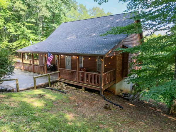 $359,900 | 165 Kangaroo Ridge Road, Byrdstown, TN 38549