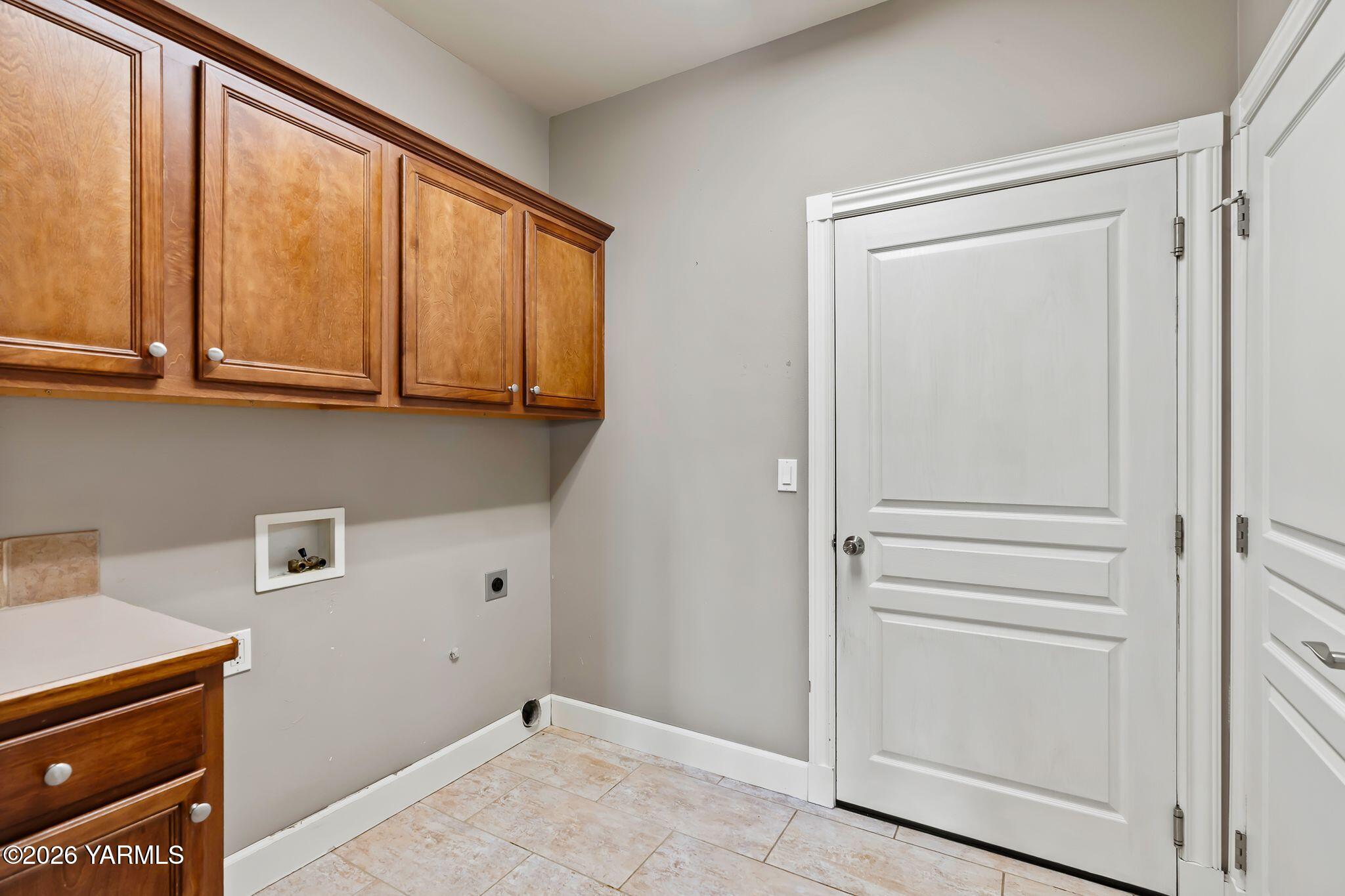 8507 Midvale Road Yakima, WA 98908 - Photo 19 of 24 a view of cabinets