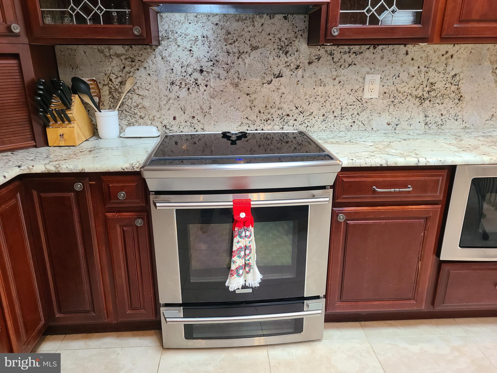 26 Harvard Road Pennsville, NJ 08070 - Photo 14 of 40 Induction Range