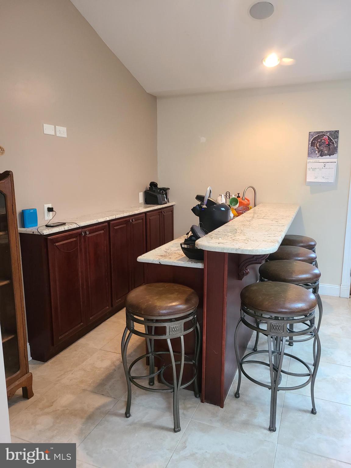 26 Harvard Road Pennsville, NJ 08070 - Photo 17 of 40 Breakfast Bar / Bar