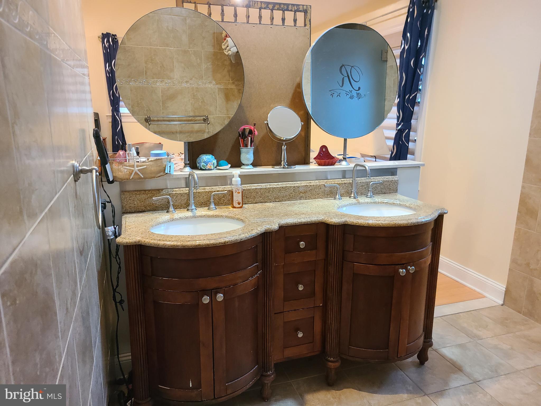 26 Harvard Road Pennsville, NJ 08070 - Photo 30 of 40 Dual vanities